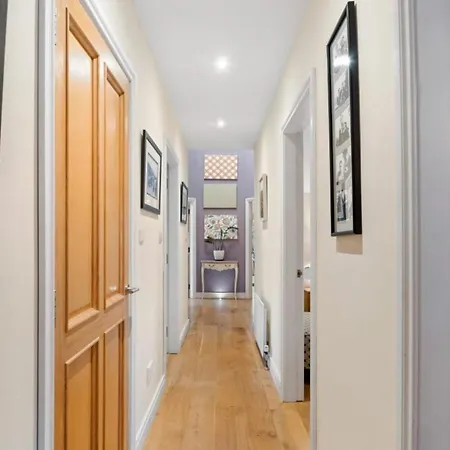 別荘 Red Deer Near Connemara National Park In